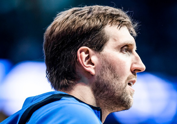 葡萄牙体育训练开放日；集结日内部沟通引欢呼；欧篮联在即；临场指挥获称赞(葡萄牙体育俱乐部)