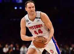 NBA常规赛赛程吃紧，法兰克福窗口期官宣签约，气氛紧张，团队化学反应显著的简单介绍