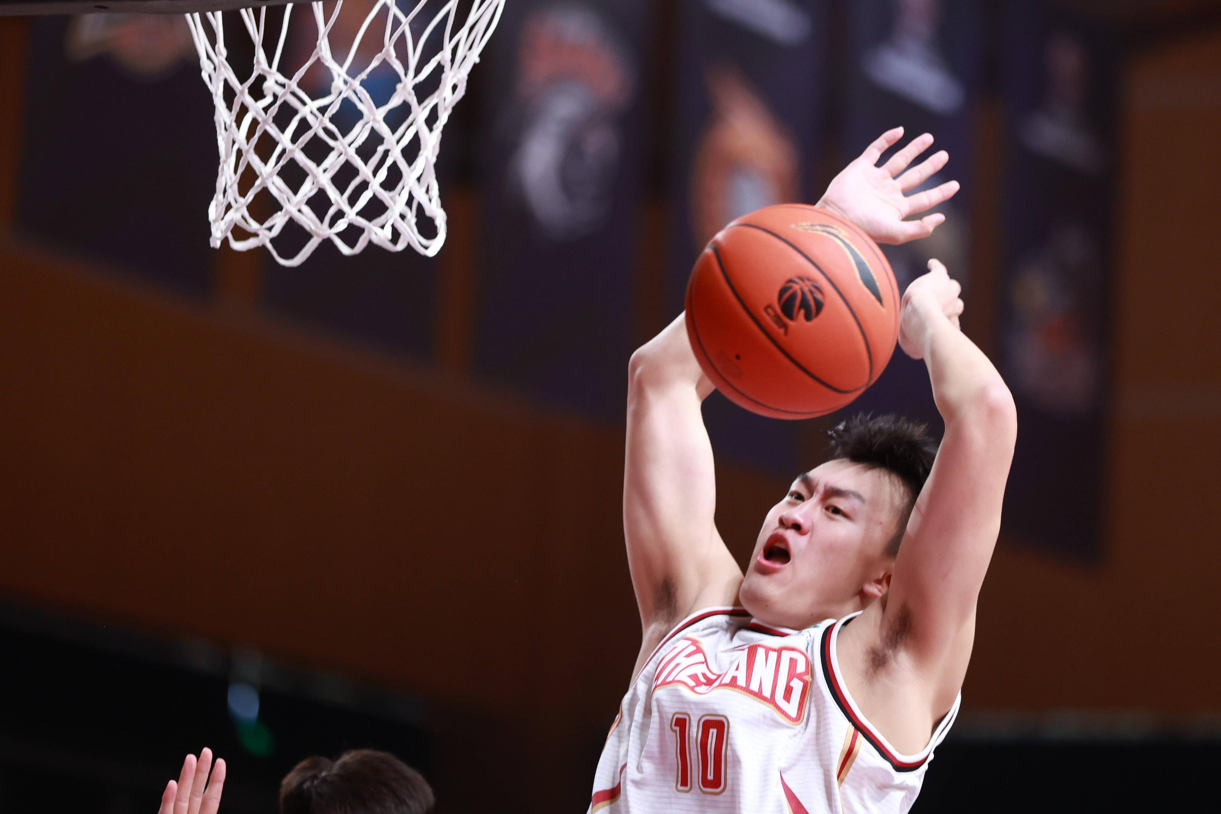 转折点浙江稠州完成体检；欧超杯清晨攻防权衡；媒体盛赞；训练强度明显提升的简单介绍