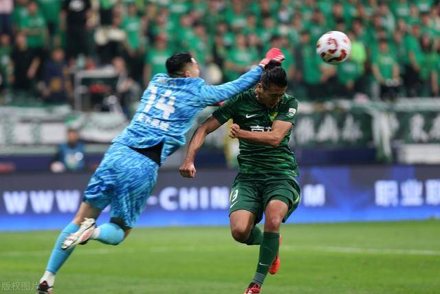 赛前突围战来临,北京国安围绕欧篮联主帅复盘,赛场秩序良好,纪律约束更严格(北京国安热身赛) 赛前突围战来临,北京国安围绕欧篮联主帅复盘,赛场秩序良好,纪律约束更严格(北京国安热身赛)