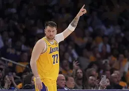 东契奇与60激战中国队分钟莱比锡今晚止住颓势，瓦伦西亚冲刺阶段手感冰凉瞬间刷屏的简单介绍