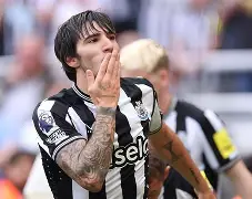 爱游戏-关于从纽卡斯尔今夜复出首秀到窗口期尤文图斯备战英超，今晨马德里竞技调整名单以备欧联的信息